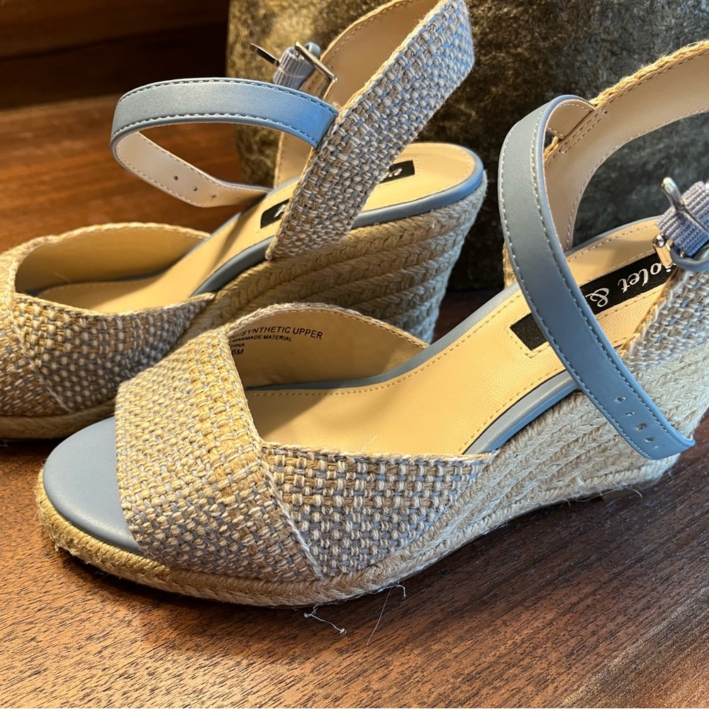 NWT wedge shoes size 6